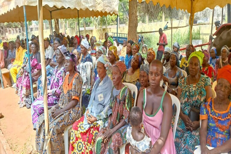 Batouri : Un geste de cœur du Maire Auberlin Mbelessa en faveur des veuves à la veille du Nouvel An